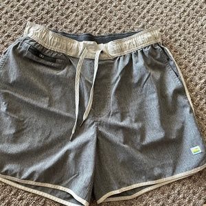 Vuori Banks Shorts 5" Size M
